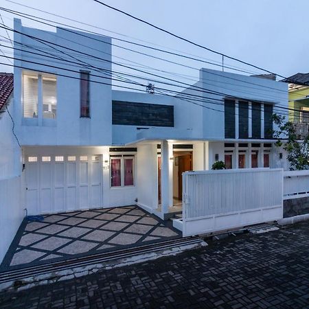 Spacious, White-Villa Belgareti @Kiara Condong Bandung Exterior photo