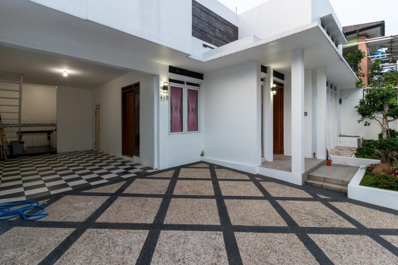 Spacious, White-Villa Belgareti @Kiara Condong Bandung Exterior photo